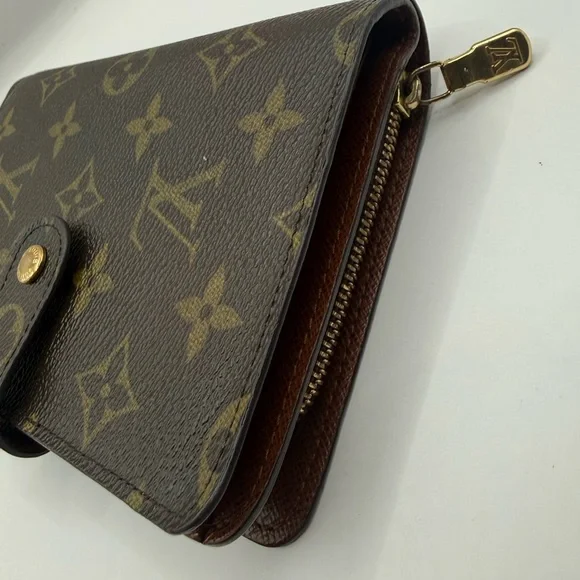 Louis Vuitton Wallet - Picture 12 of 15